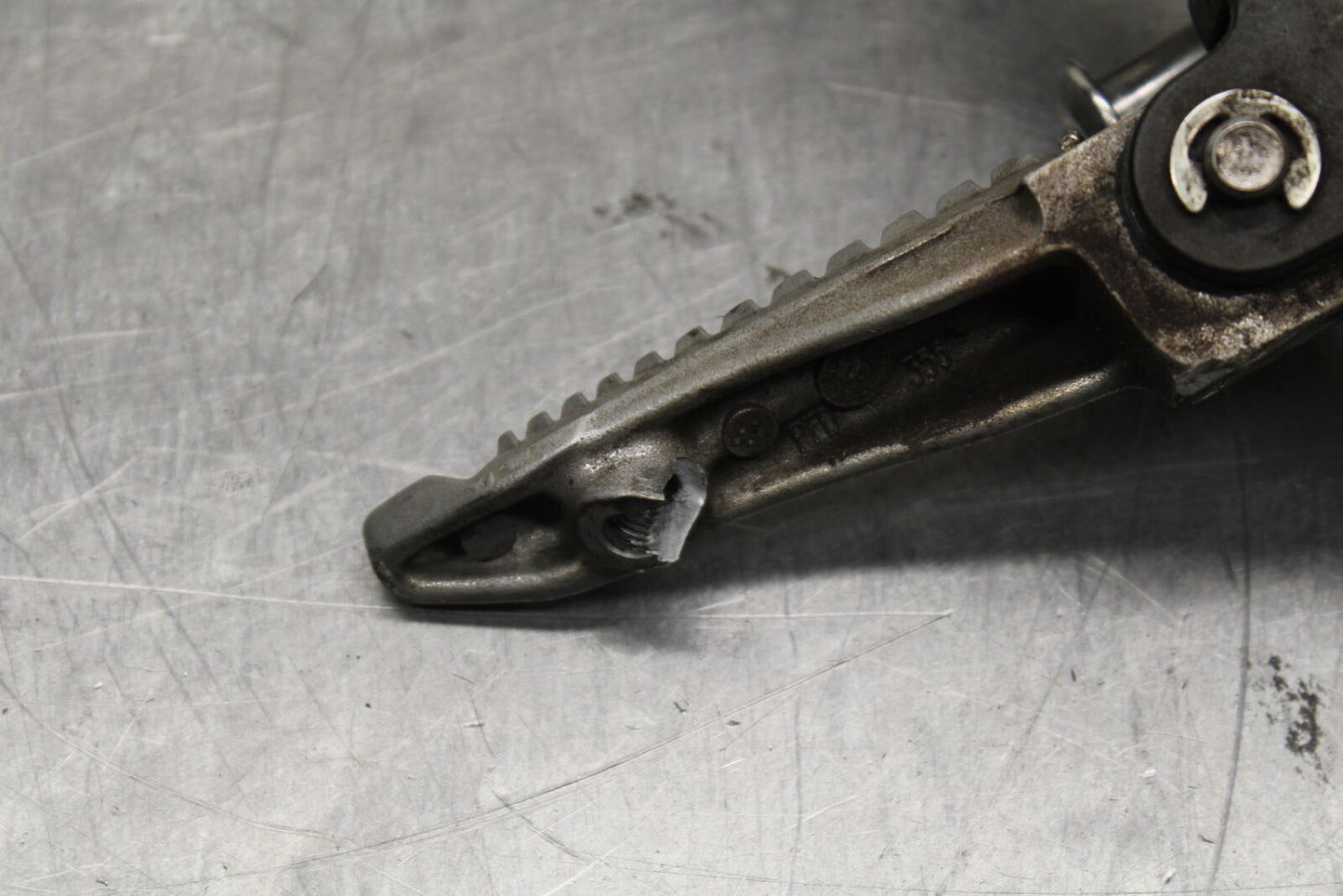 19-22 KAWASAKI Z400 LEFT REARSET REAR SET DRIVER FOOT PEG REST STOP BB738