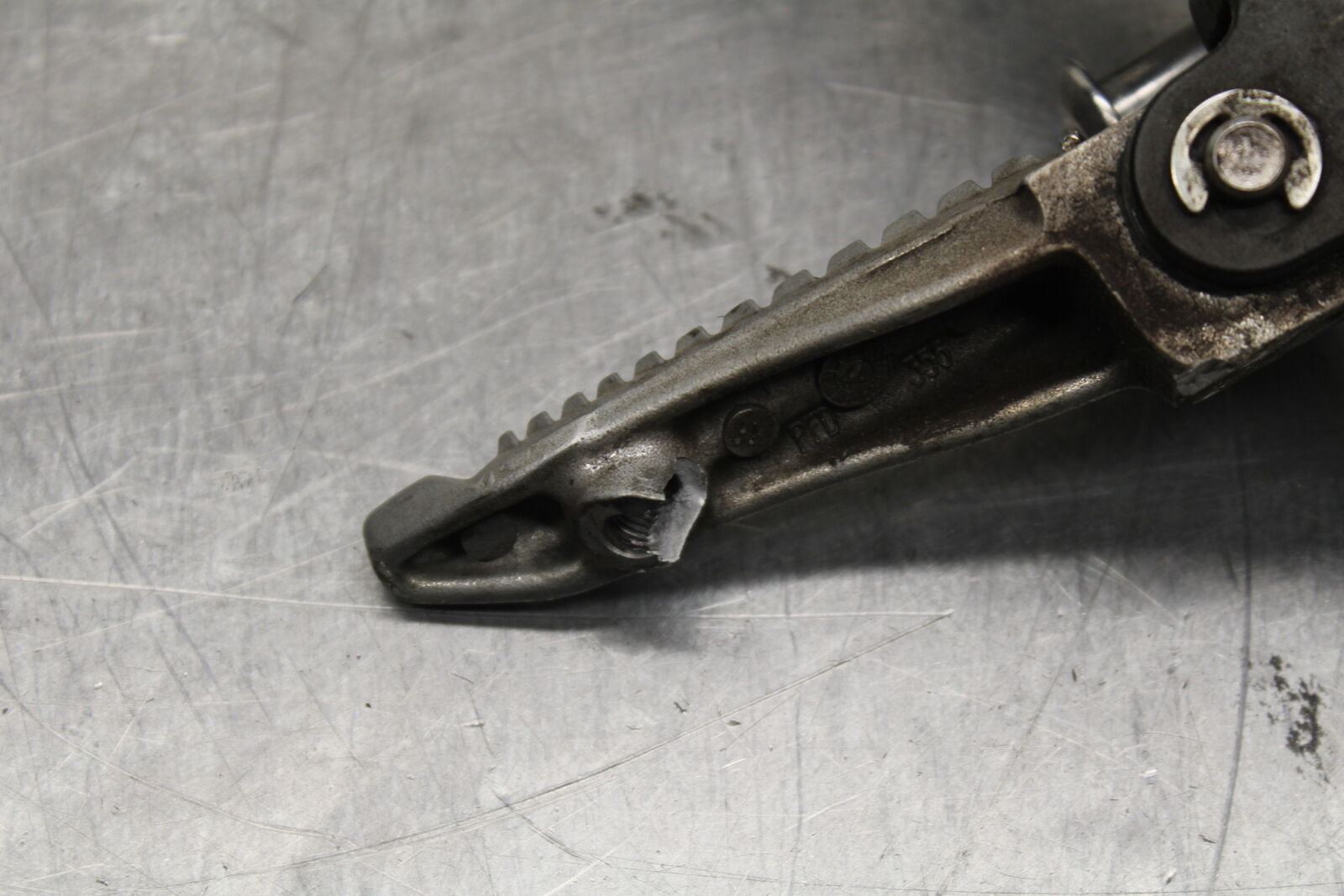 19-22 KAWASAKI Z400 LEFT REARSET REAR SET DRIVER FOOT PEG REST STOP BB738