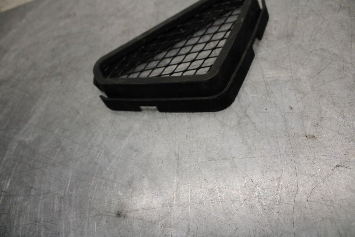 05-06 KAWASAKI NINJA ZX6R AIR INTAKE GRILL BB505