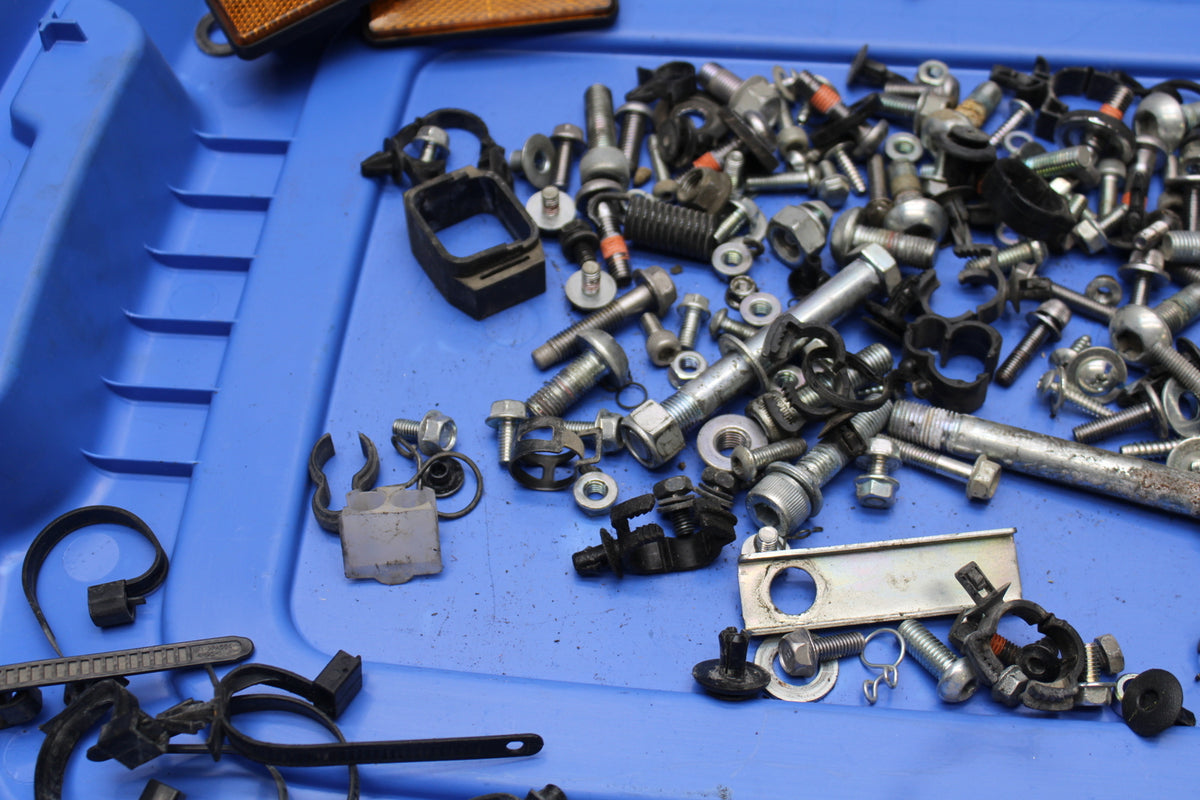 09-15 YAMAHA FZ6R ENGINE MOUNTING BOLTS HARDWARE MOTOR SCREWS BB161
