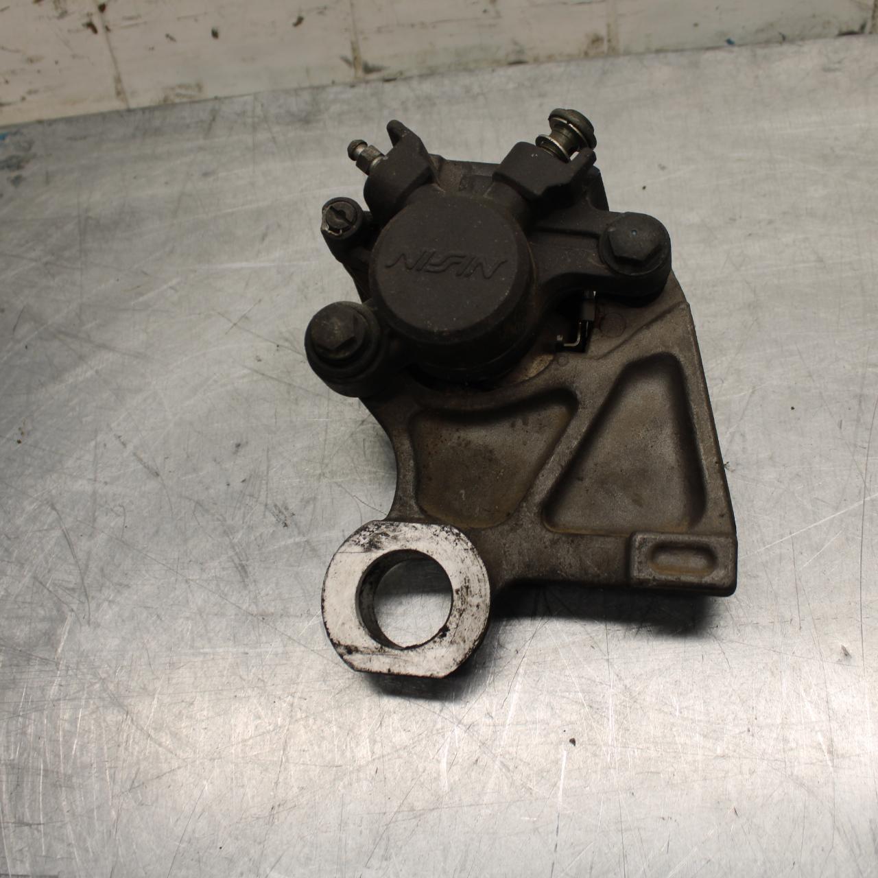 07 YAMAHA YZF R6 2c0 REAR  BRAKE CALIPER W MOUNT BRACKET 2C0-2580W-00-00 BB423