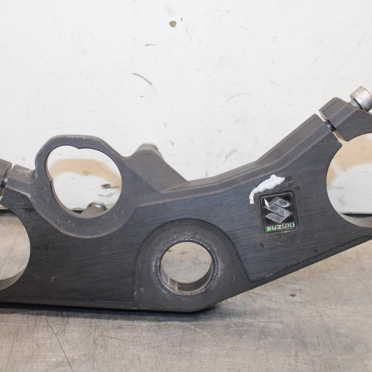 06-07 SUZUKI GSXR750 FORKS UPPER TRIPLE TREE CLAMP 51311-01H00 BB613
