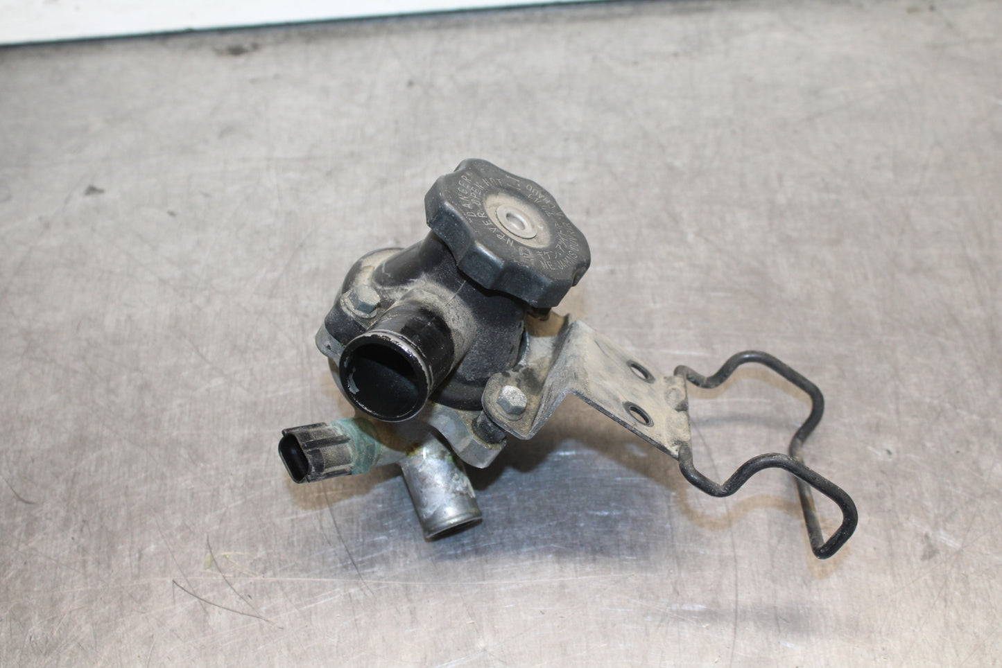 03-08 KAWASAKI VULCAN 1600 THERMOSTAT W HOUSING ASSEMBLY BB754