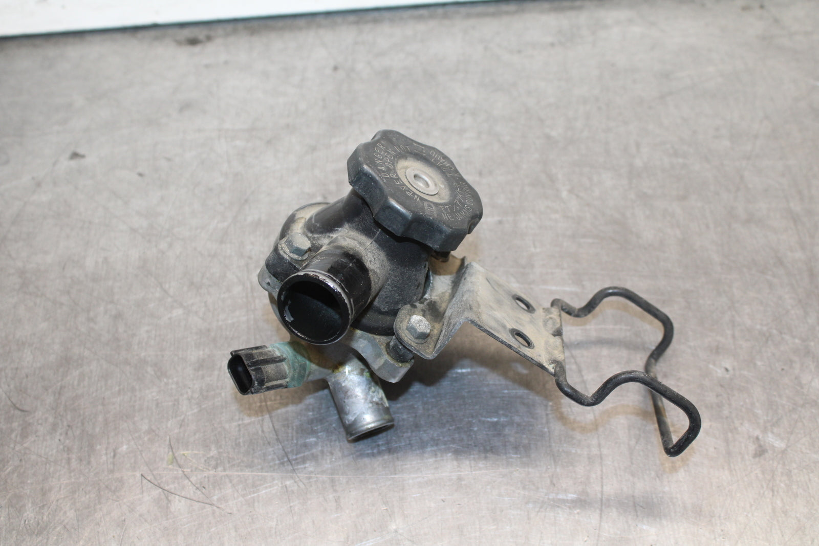 03-08 KAWASAKI VULCAN 1600 THERMOSTAT W HOUSING ASSEMBLY BB754