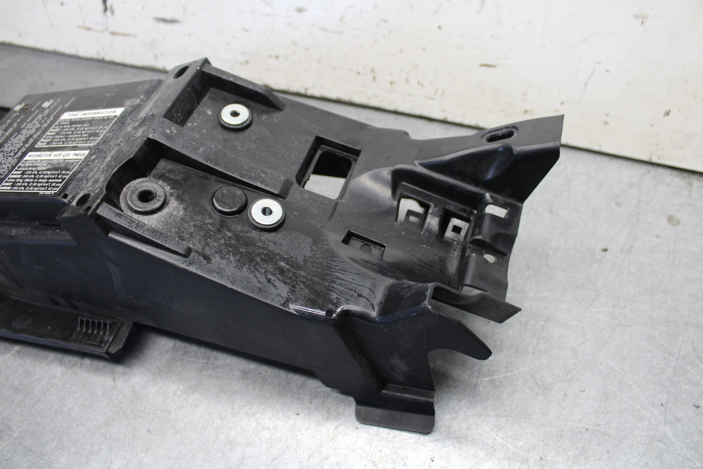 16-21 YAMAHA XSR900 REAR BACK TAIL UNDERTAIL BATTERY TRAY PLASTIC BB664