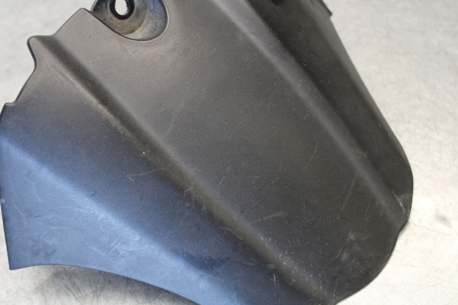 05-06 SUZUKI GSXR1000 REAR BACK WHEEL TIRE HUGGER FENDER 63114-41G00-291 BB663