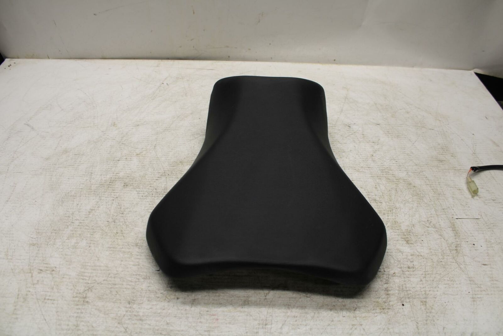 11-19 SUZUKI GSXR600 FRONT DRIVERS SEAT PAD SADDLE PILLION BB371