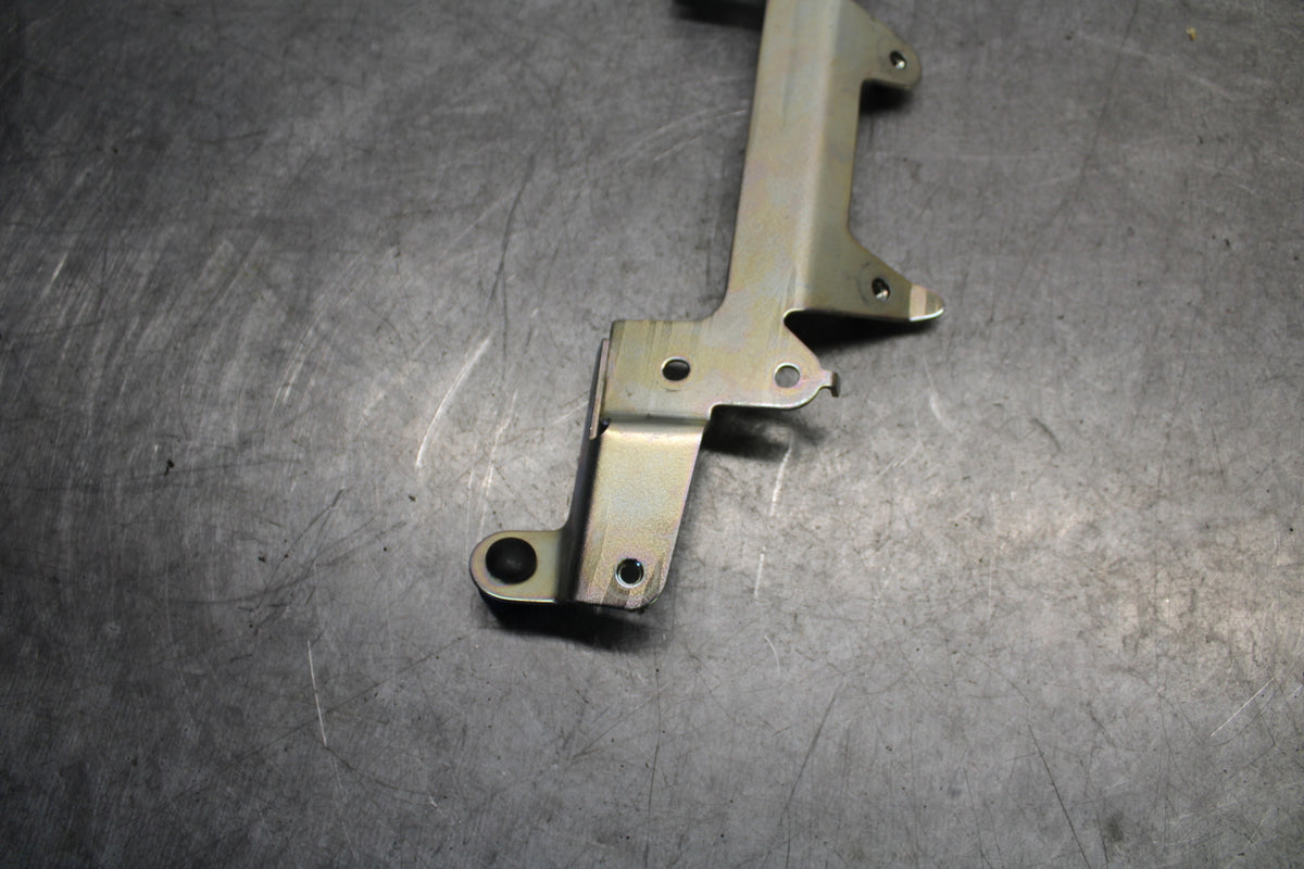 21-24 YAMAHA MT-07 FRONT SEAT MOUNTING BRACKET MOUNT BB662