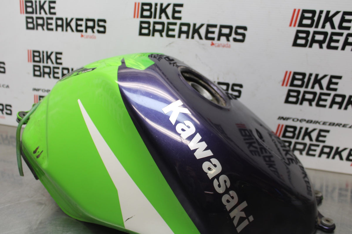 98 KAWASAKI NINJA ZX6 GAS TANK FUEL CELL PETROL RESERVOIR BB870