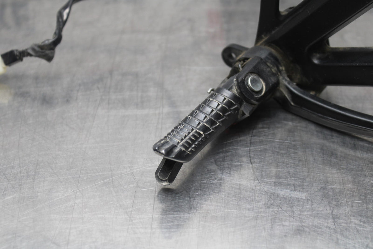 24-25 SUZUKI GSXR1000 RIGHT REARSET REAR SET DRIVER FOOT PEG REST STOP BB767