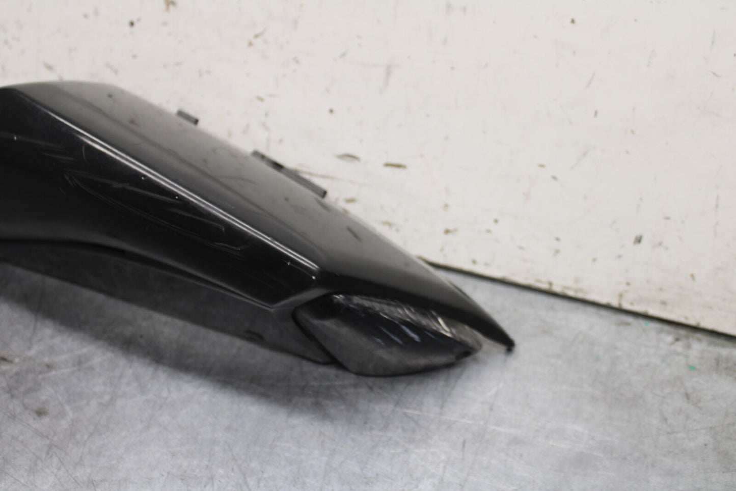 08-09 SUZUKI GSXR600 LEFT REAR BACK TAIL FAIRING COWL SHROUD BB728