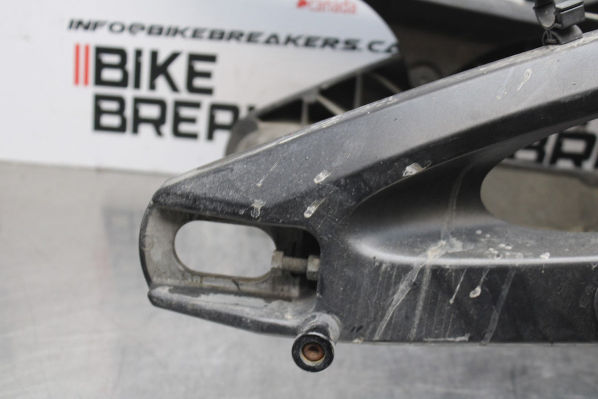 05 YAMAHA YZF R6 REAR SWINGARM BACK SUSPENSION SWING ARM BB814