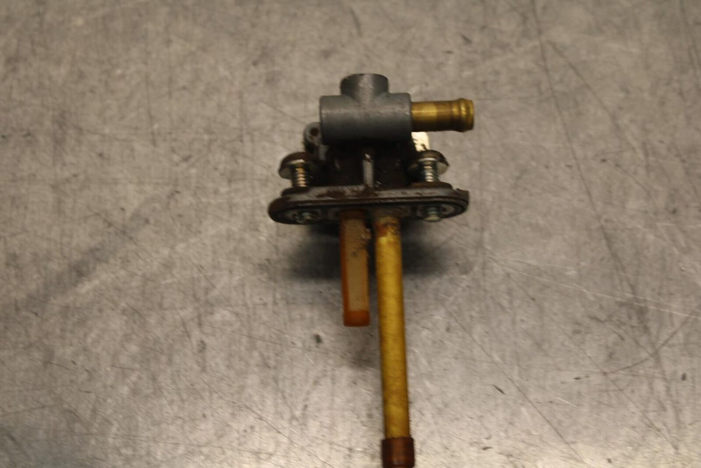 2001 Yamaha Banshee 350 YFZ350 FUEL GAS TANK PETCOCK SHUT ON OFF VALVE BB79