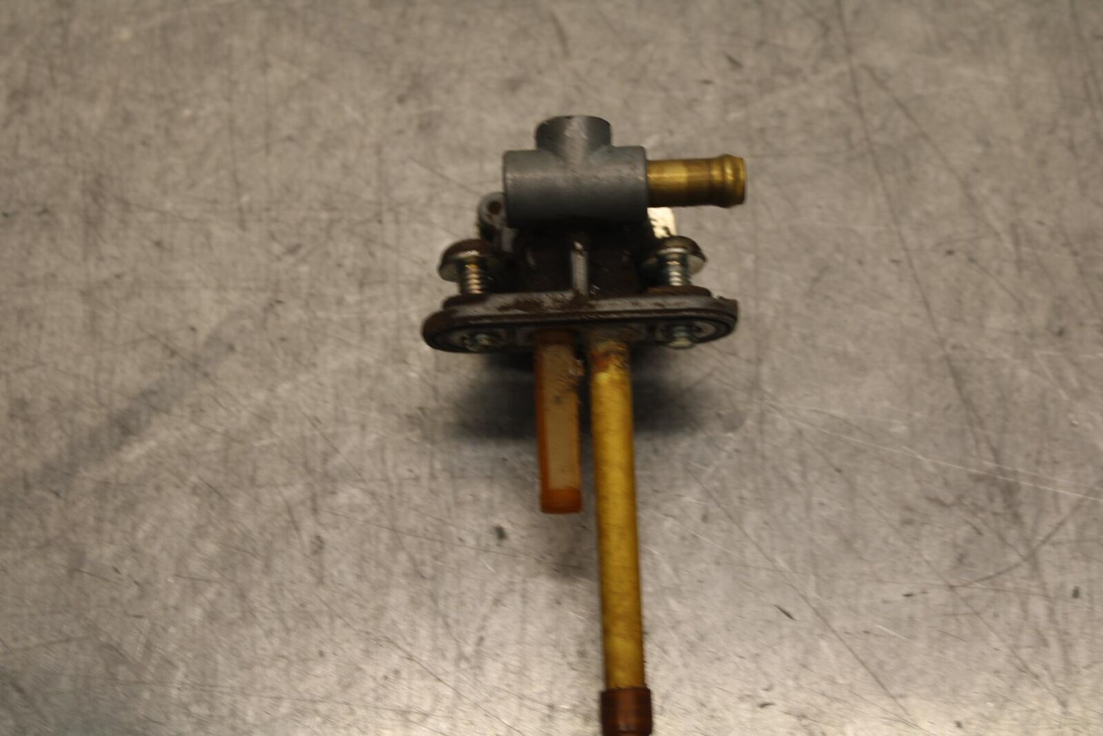 2001 Yamaha Banshee 350 YFZ350 FUEL GAS TANK PETCOCK SHUT ON OFF VALVE BB79