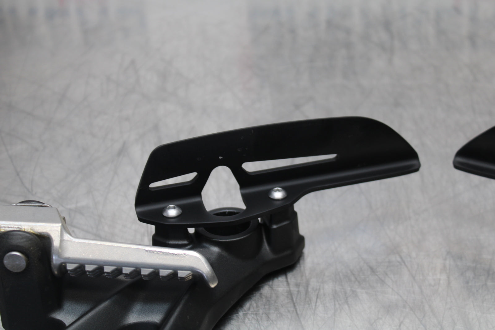 23-24 KAWASAKI NINJA ZX14R REAR BACK PASSENGER PEG SET PAIR BB153