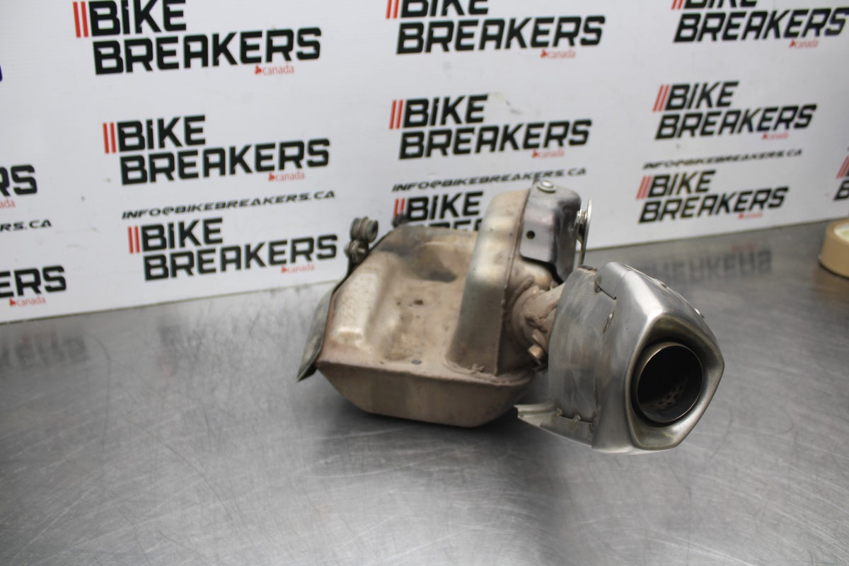 13-14 TRIUMPH DAYTONA 675 RIGHT EXHAUST PIPE MUFFLER SLIP ON CAN SILENCER BB00