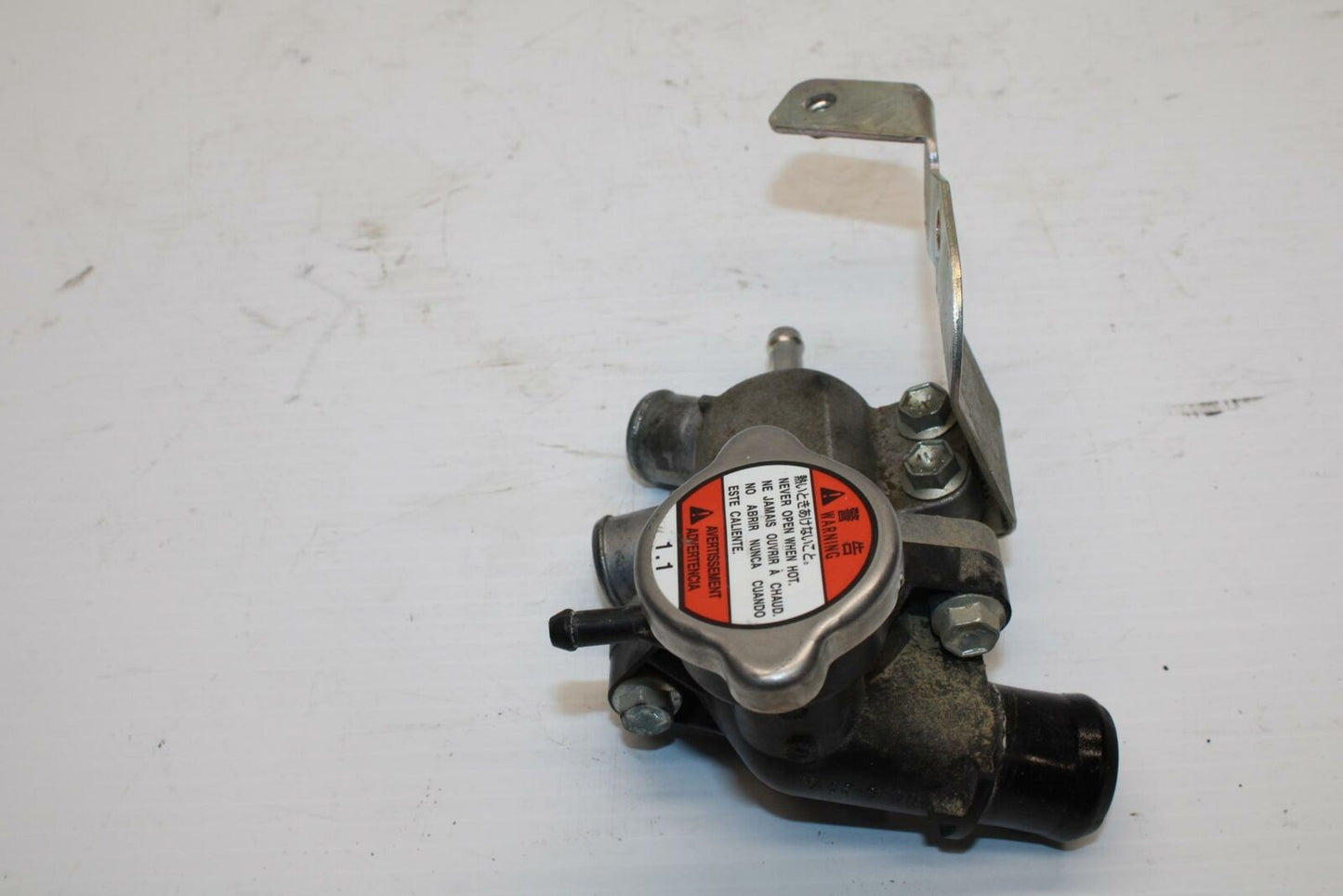 13-16 SUZUKI BANDIT 1250S ABS THERMOSTAT HOUSING BB238