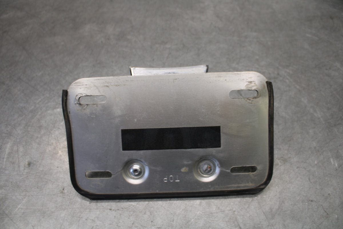05-09 SUZUKI BOULEVARD C90 LICENSE PLATE LIGHT BB692