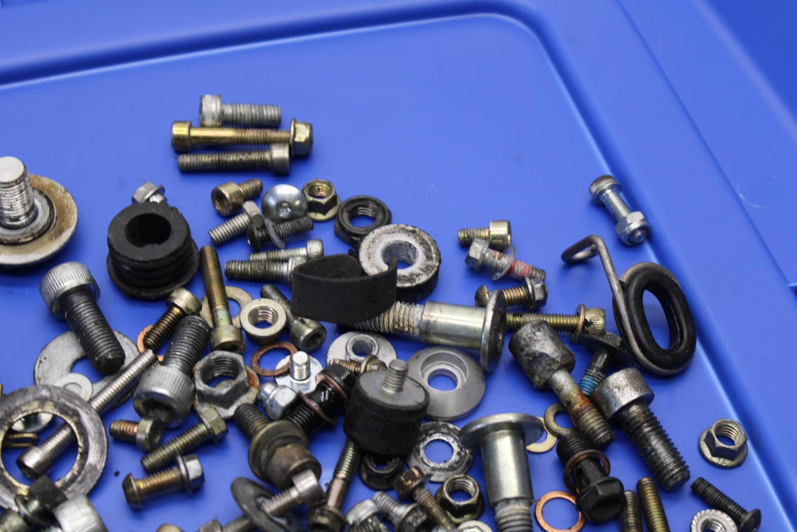 2005 Ducati Monster S2R MISCELLANEOUS BOLTS HARDWARE MOTOR SCREWS BB557