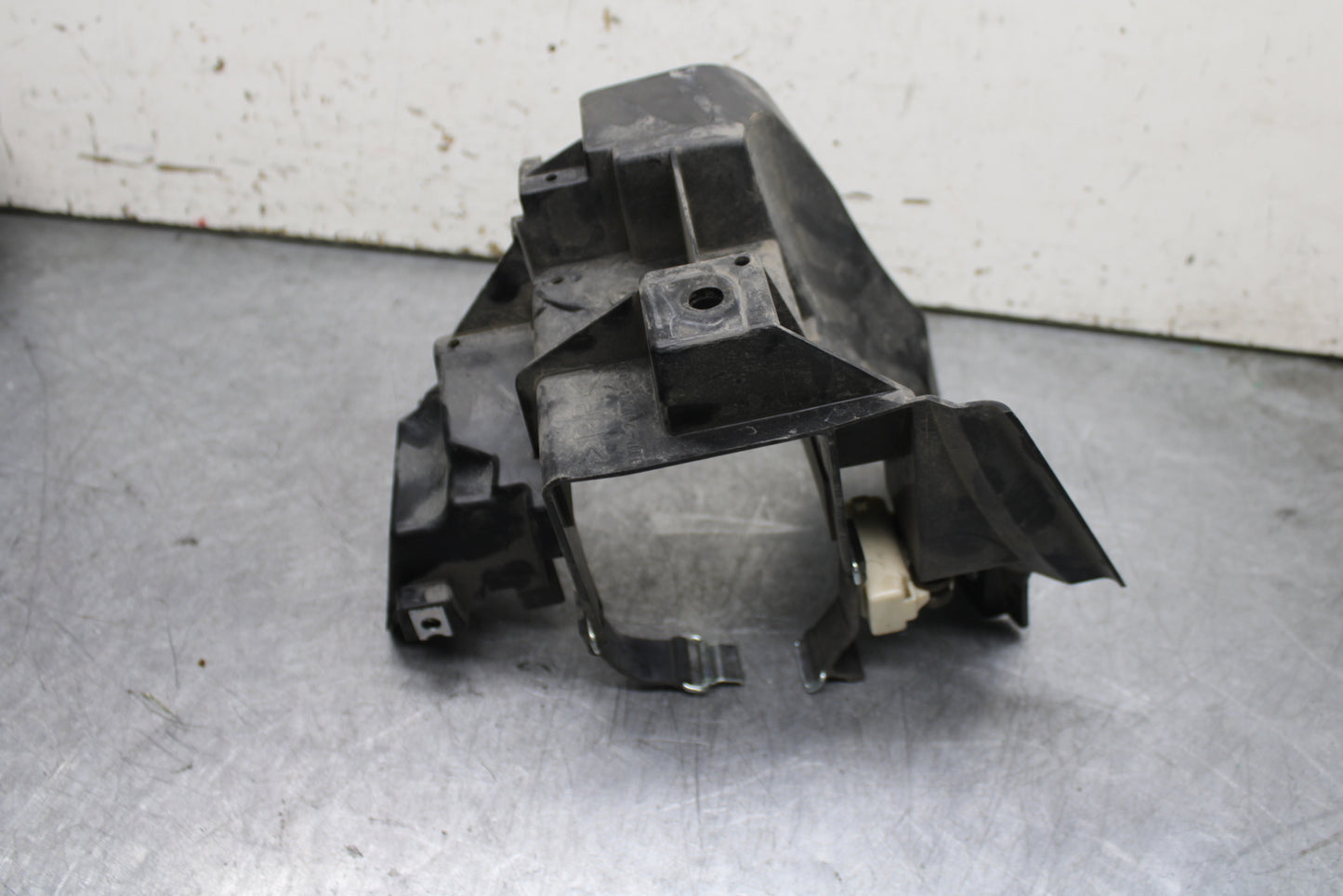 17-24 YAMAHA BOLT XVS950 BATTERY TRAY BOX HOLDER BB729