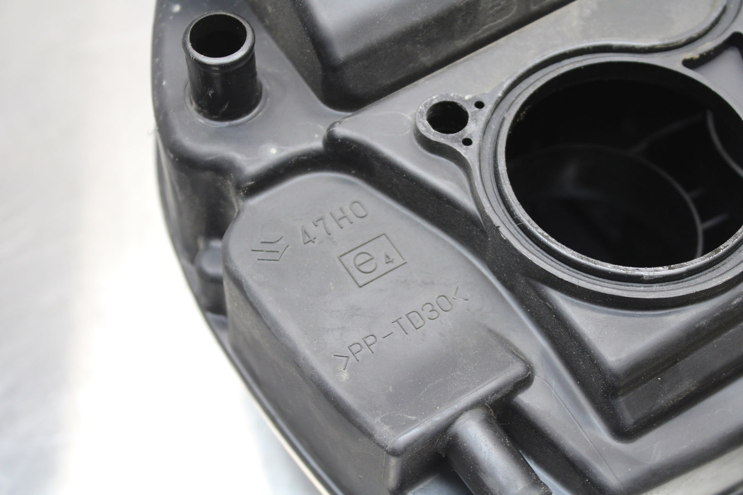 11 SUZUKI GSXR1000 AIRBOX AIR INTAKE FILTER BOX BB142