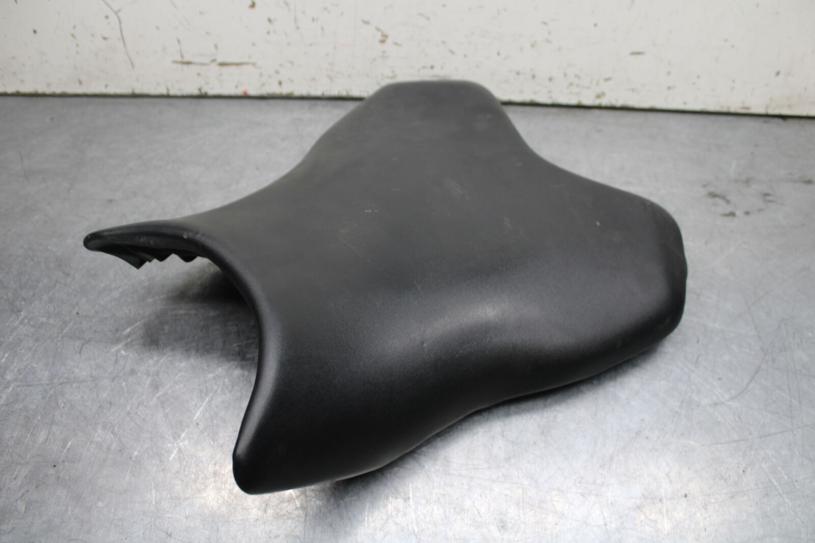 06 YAMAHA YZF R6 FRONT DRIVERS SEAT PAD SADDLE PILLION 2C0-24710-00-00 BB716