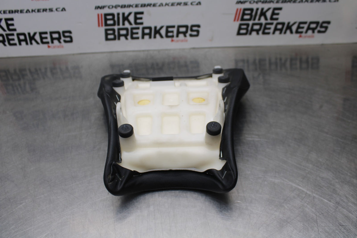 24-25 SUZUKI GSXR1000 FRONT DRIVERS SEAT PAD SADDLE PILLION BB767