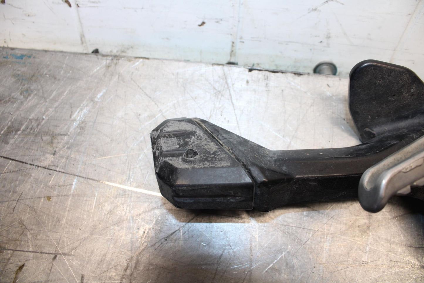 07-08 KAWASAKI CONCOURS 1400 ABS REAR BACK PASSENGER PEG SET PAIR BB449