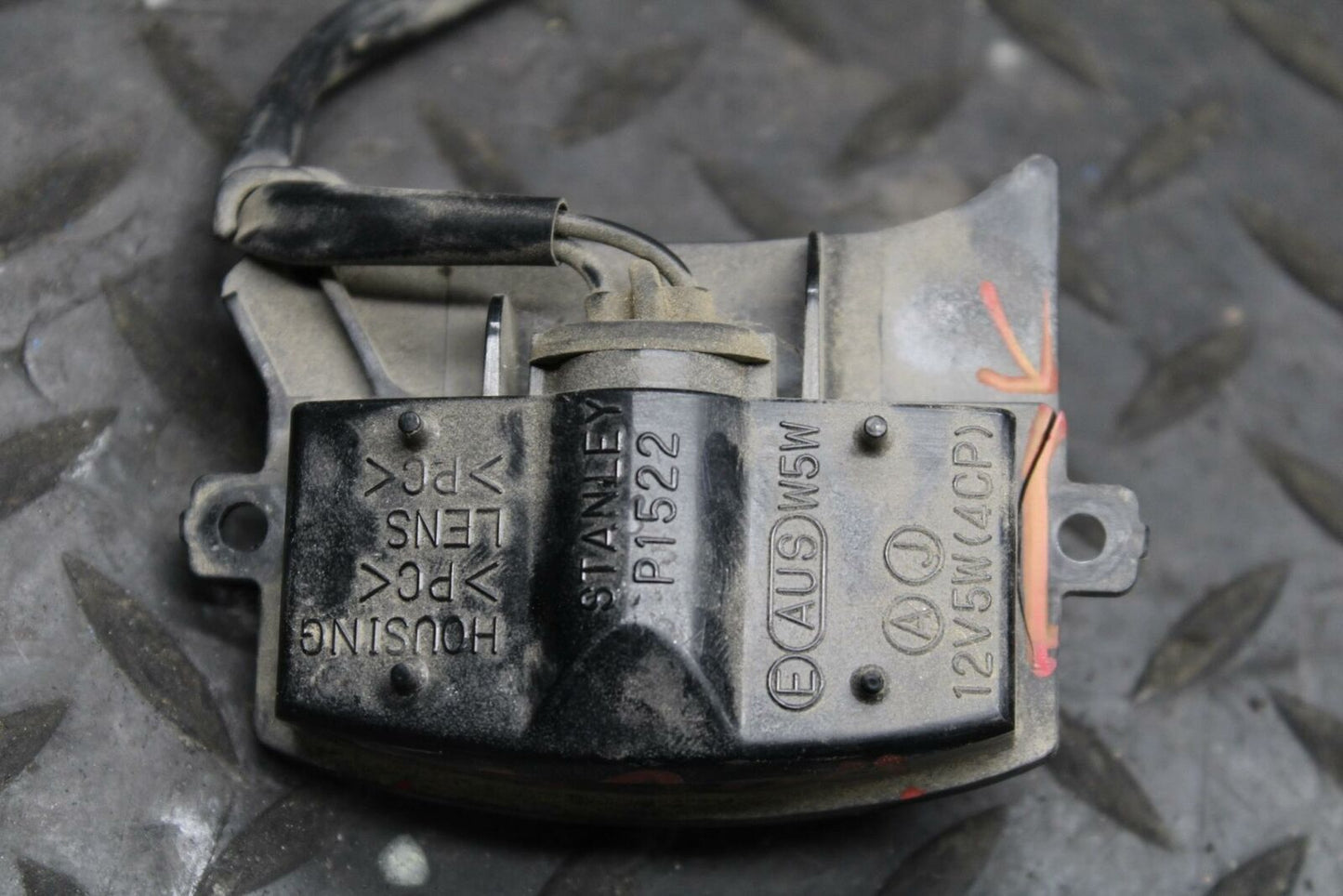 08-16 YAMAHA YZF R6 LICENSE PLATE LIGHT BB209