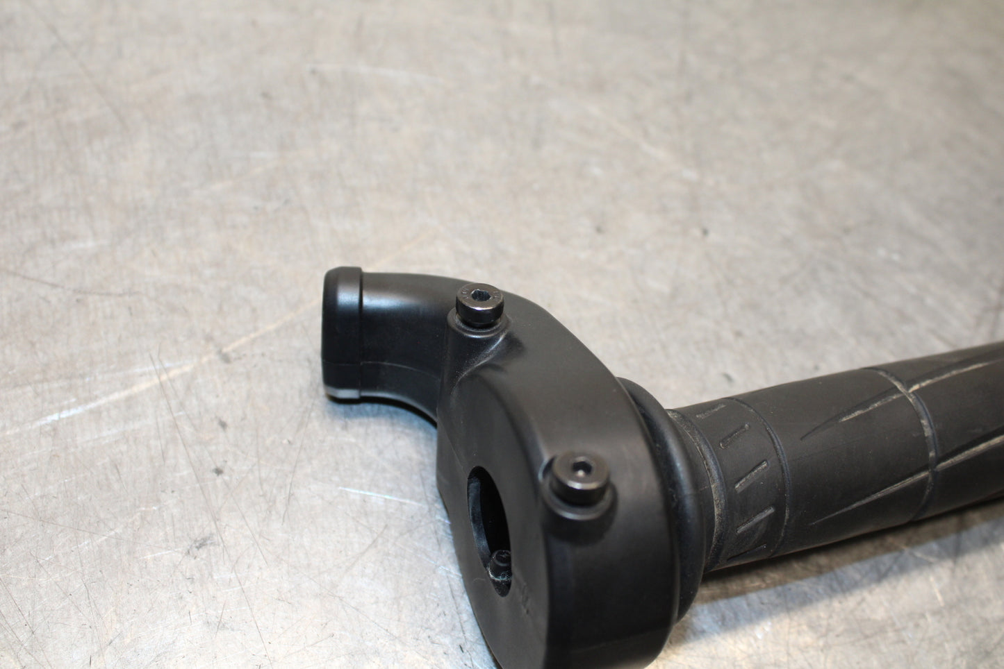 16 KAWASAKI NINJA ZX10R THROTTLE CABLE HOUSING AND TUBE BB650