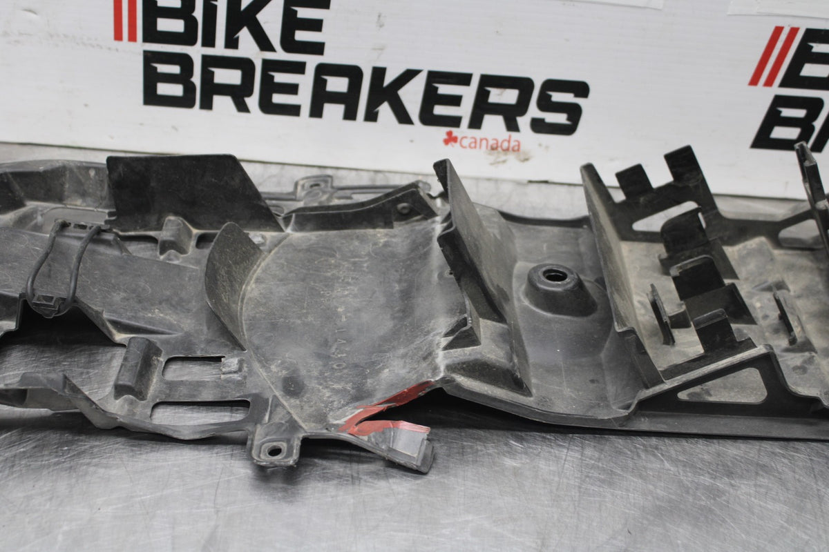 11-24 SUZUKI GSXR750 REAR BACK TAIL UNDERTAIL BATTERY TRAY PLASTIC BB879