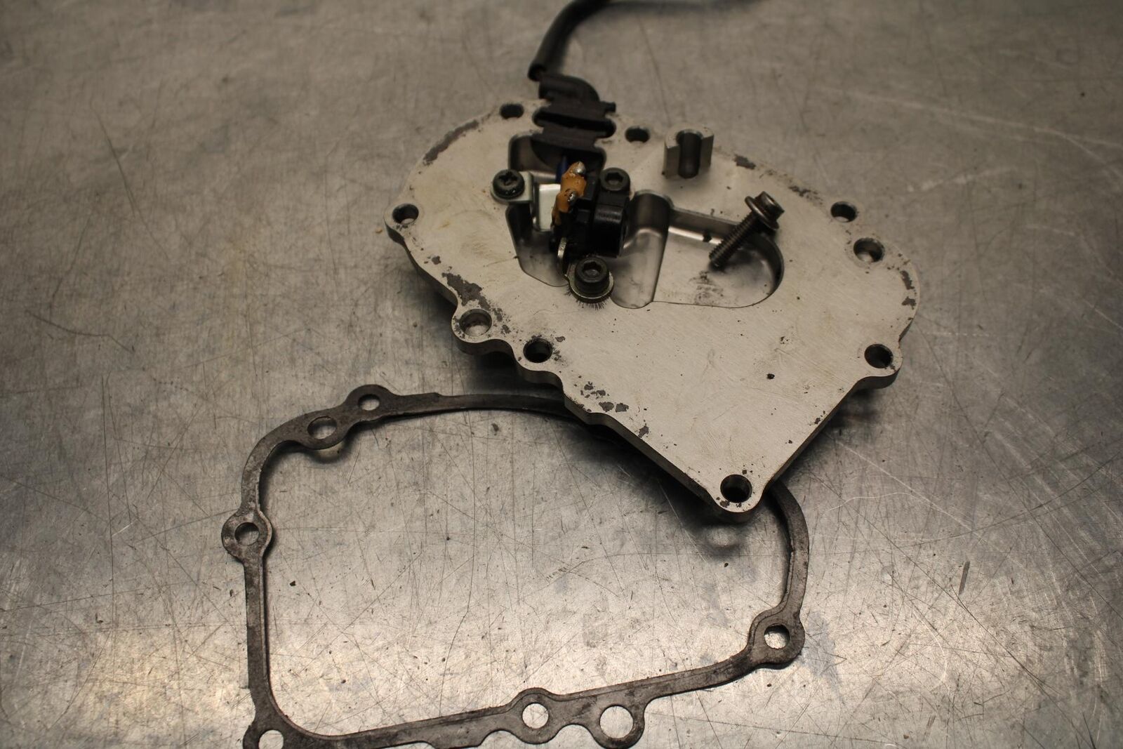 2007 Yamaha YZF R6S ENGINE OIL PUMP CASE COVER BB594
