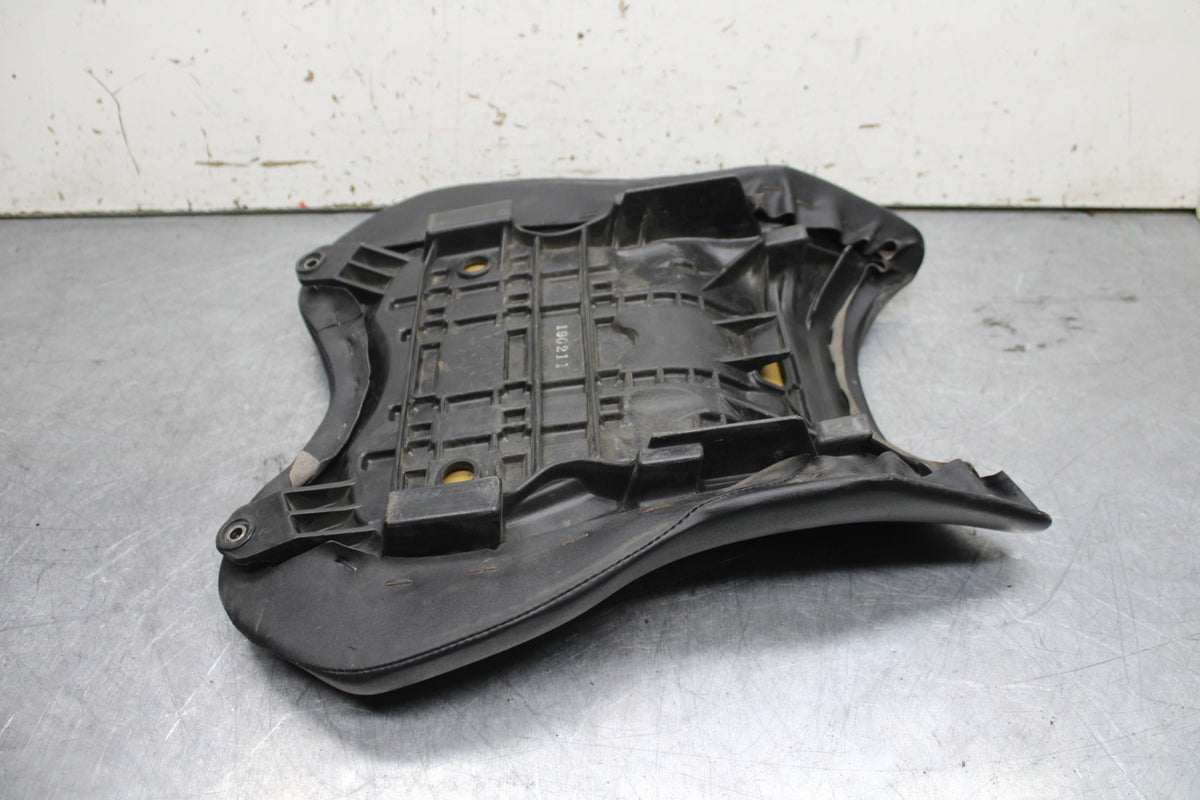 06 YAMAHA YZF R6 FRONT DRIVERS SEAT PAD SADDLE PILLION 2C0-24710-00-00 BB716