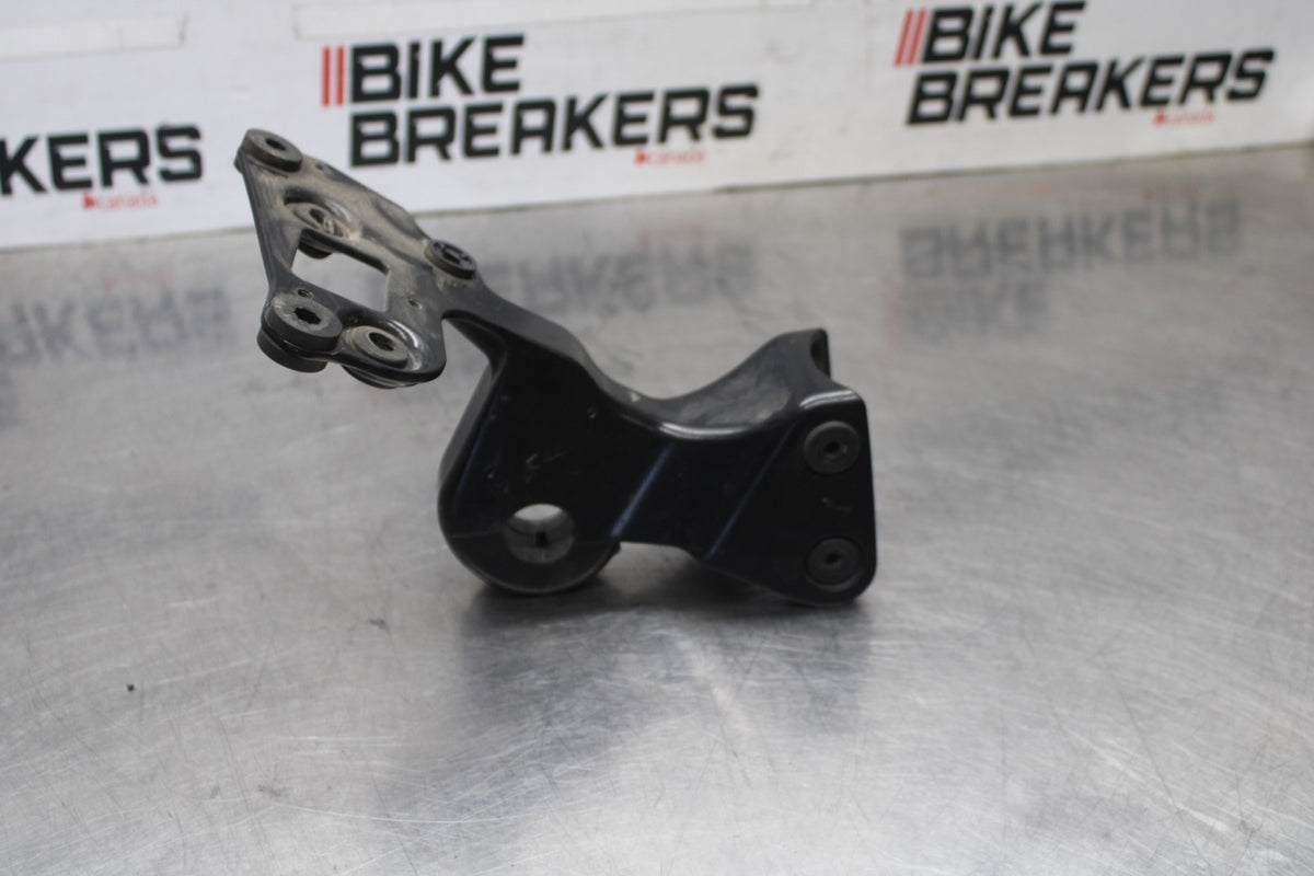 05-08 TRIUMPH SPEED TRIPLE 1050 UPPER FAIRING MIRROR GAUGES STAY BRACKET BB933