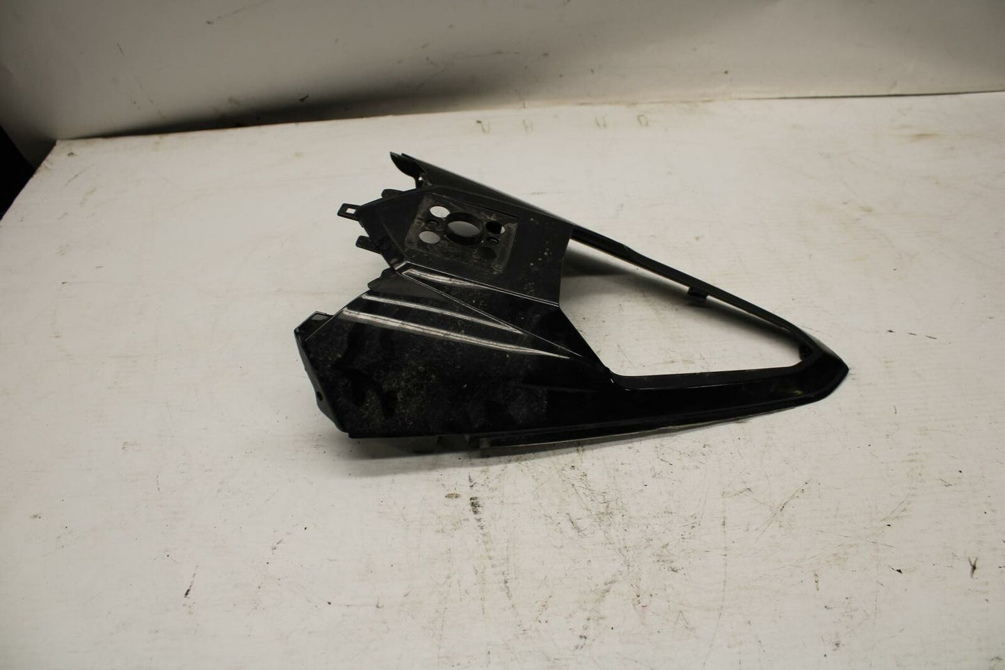 08-17 YAMAHA YZF R6 REAR BACK TAIL FAIRING COWL SHROUD BB354