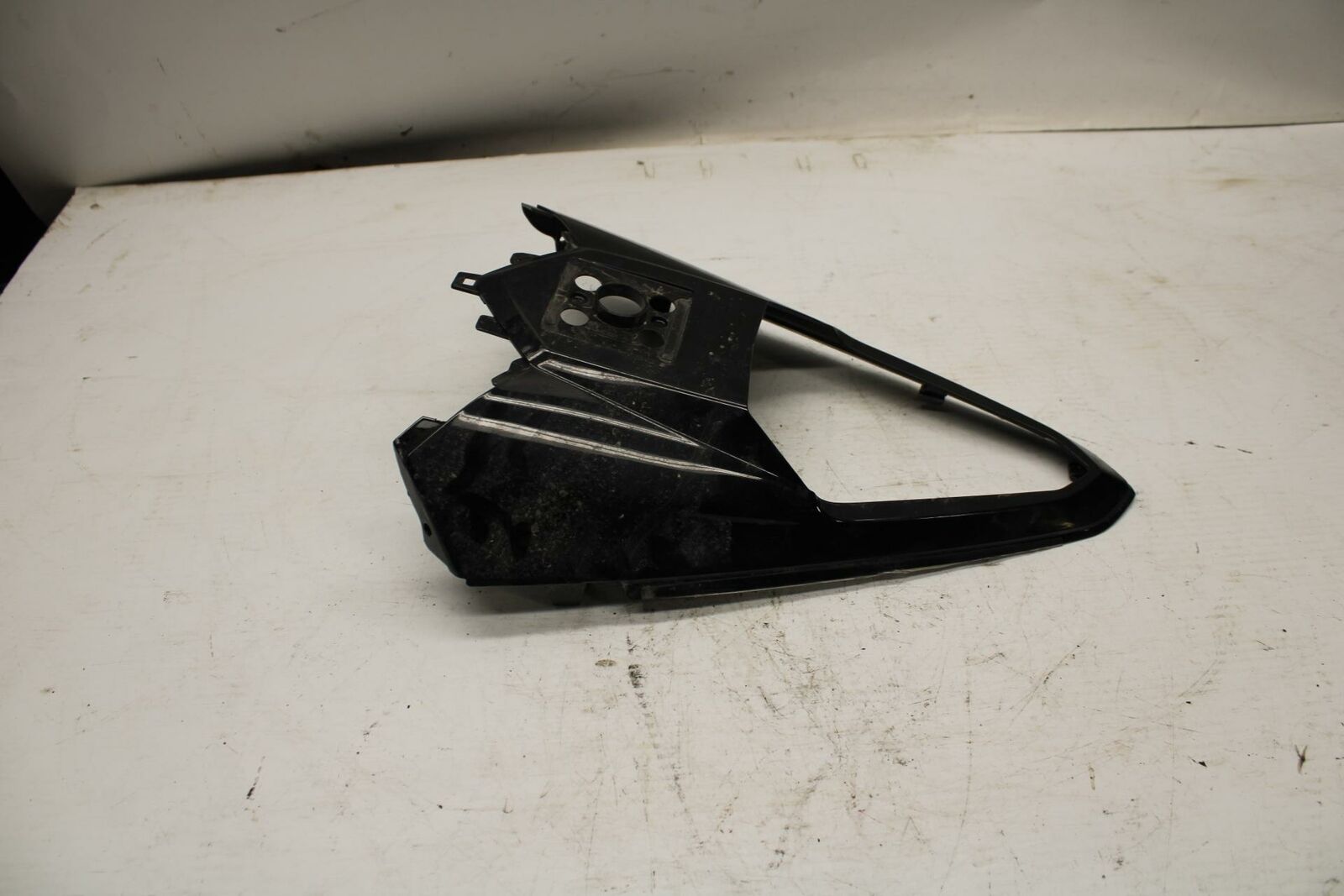 08-17 YAMAHA YZF R6 REAR BACK TAIL FAIRING COWL SHROUD BB354