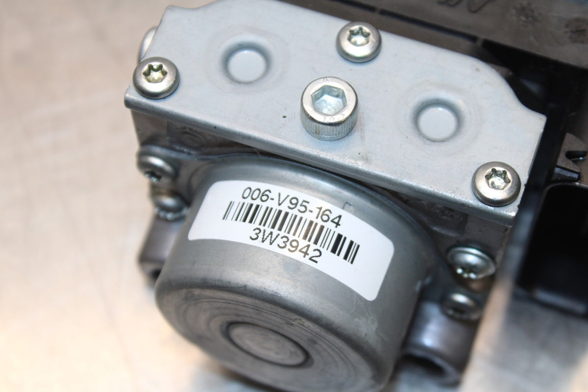 18 SUZUKI GSXR1000 ABS PUMP UNIT MODULE BB642