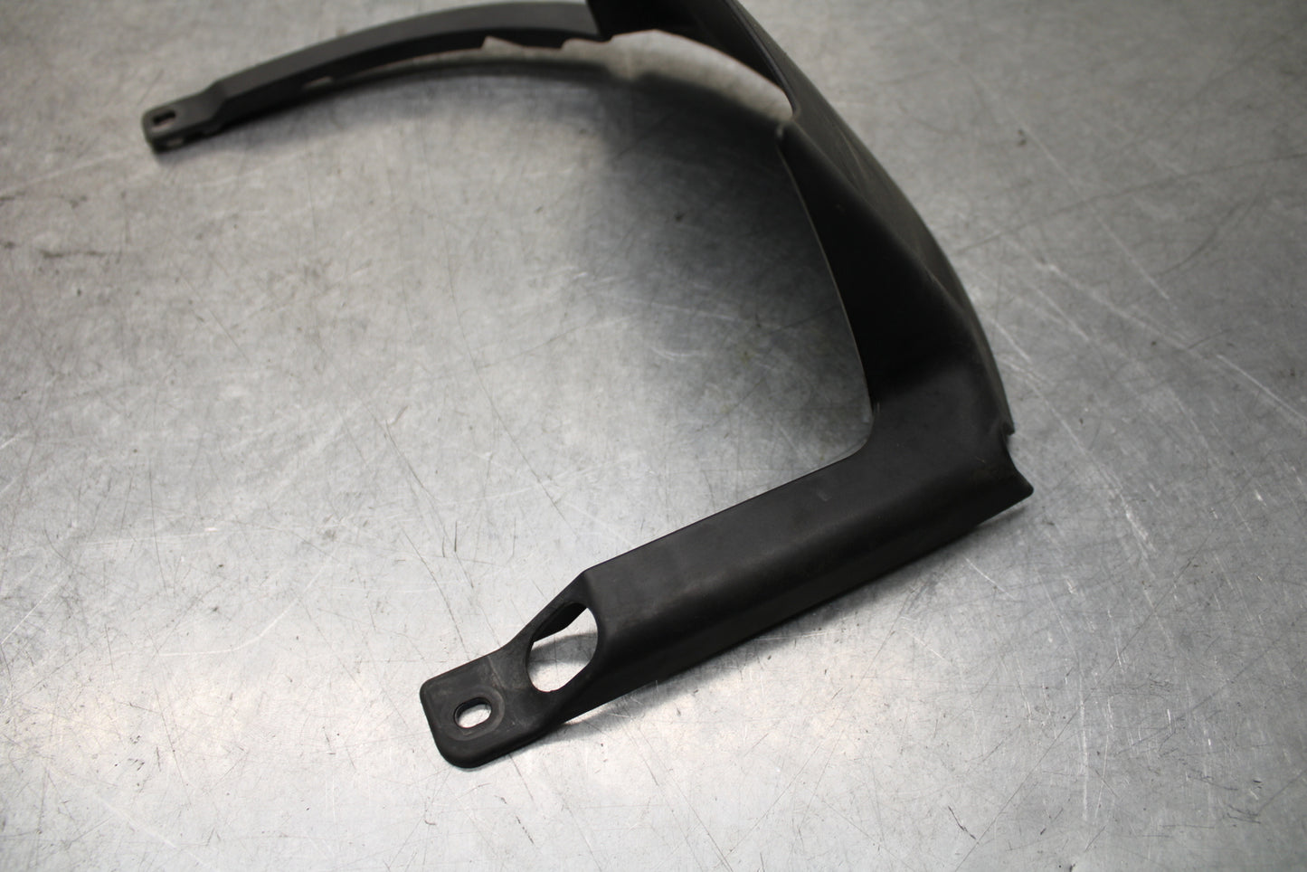 16 KAWASAKI NINJA ZX10R REAR BACK WHEEL TIRE HUGGER FENDER 35023-0188  BB650