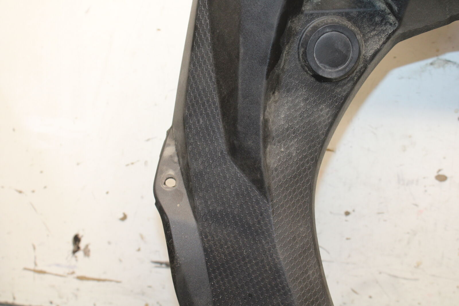 18-23 KAWASAKI NINJA 400 FRONT CENTER COWL FAIRING BB660