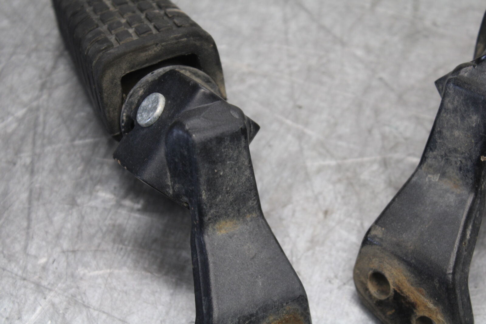 08-18 KAWASAKI KLR650 FRONT FOOT RESTS PEGS STEPS SET PAIR BB707