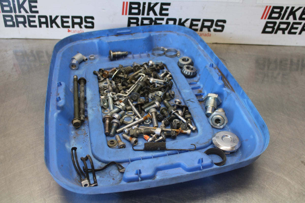 07 SUZUKI BOULEVARD M50 MOUNTING BOLTS HARDWARE SCREWS BB897