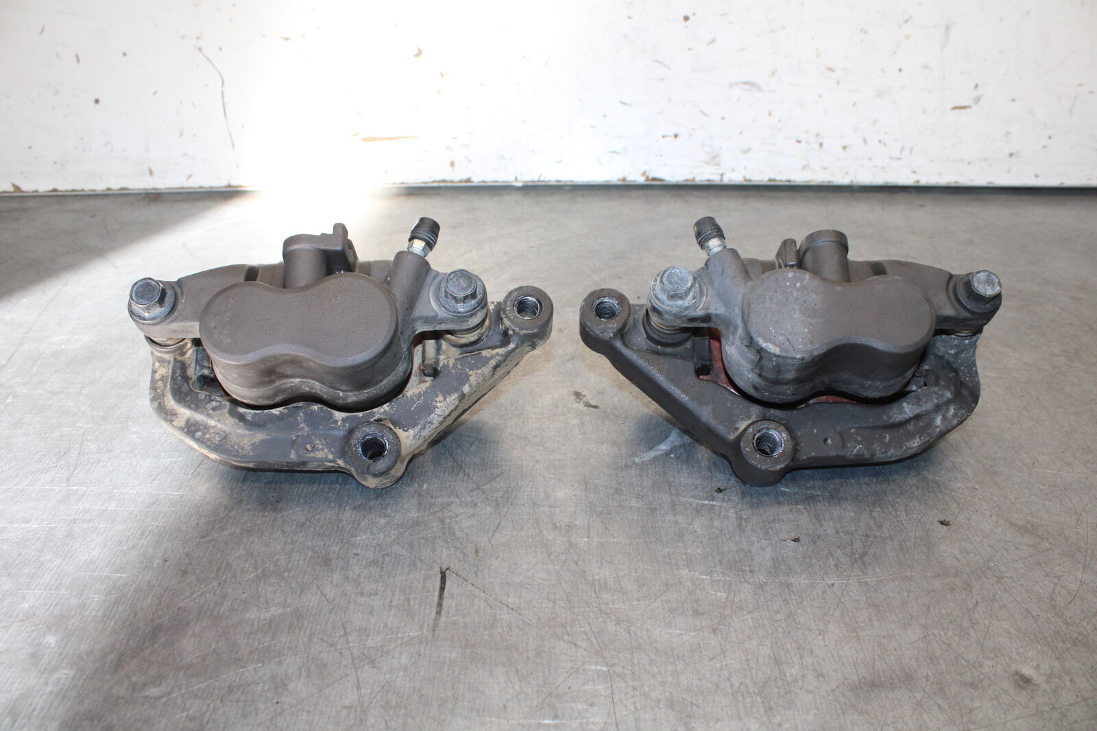 09-15 YAMAHA FZ6R RIGHT LEFT FRONT BRAKE CALIPER SET PAIR CALIPERS BB686