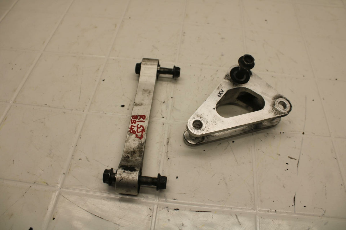 01 YAMAHA YZF R1 REAR DOGBONE SHOCK LINKAGE LINK BB25