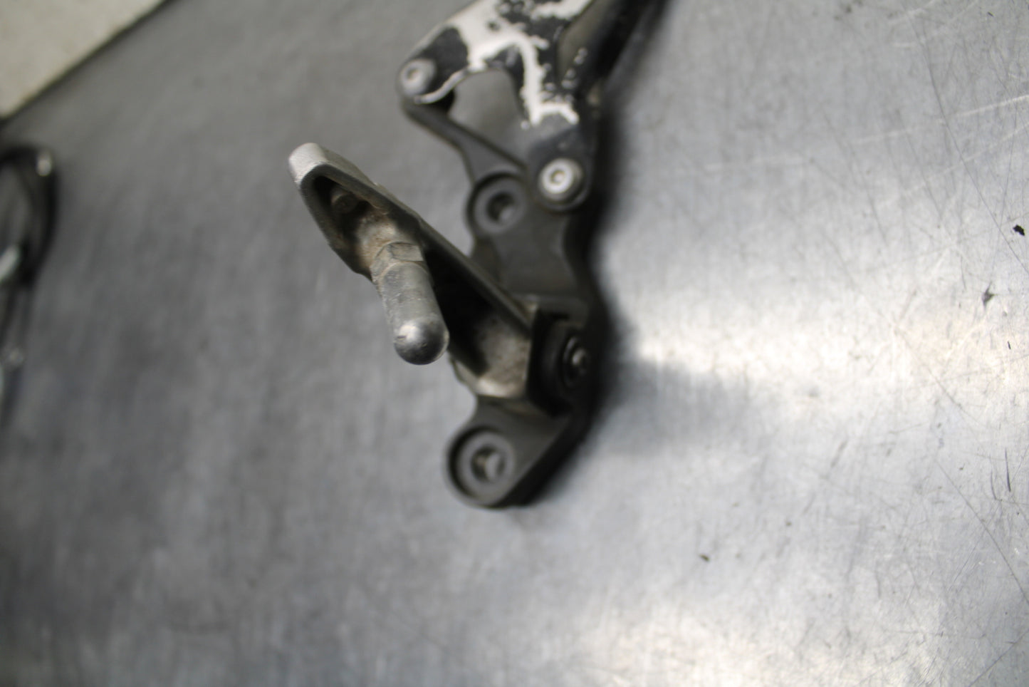 24 KAWASAKI NINJA 500 ABS LEFT REARSET REAR SET DRIVER FOOT PEG REST STOP BB744