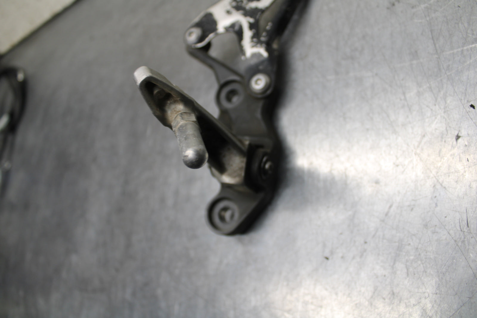 24 KAWASAKI NINJA 500 ABS LEFT REARSET REAR SET DRIVER FOOT PEG REST STOP BB744