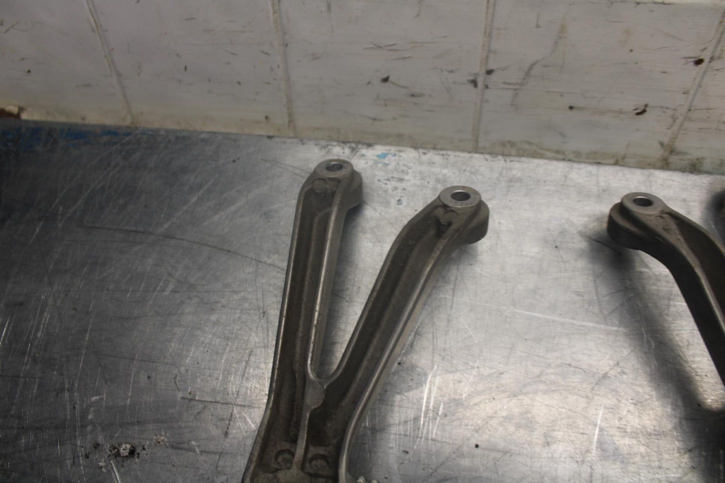 98-99 HONDA CBR900RR REAR BACK PASSENGER PEG SET PAIR BB458