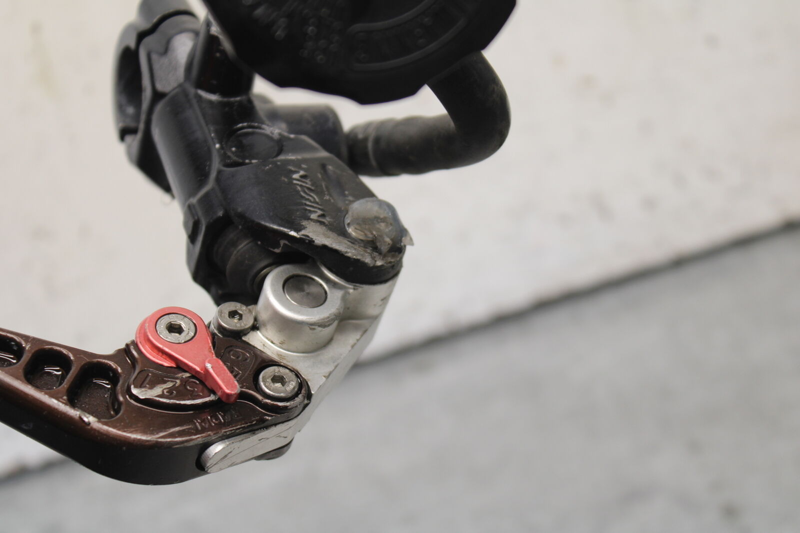 05-06 SUZUKI GSXR1000 FRONT BRAKE MASTER CYLINDER w/ LEVER 59600-47H10 BB677