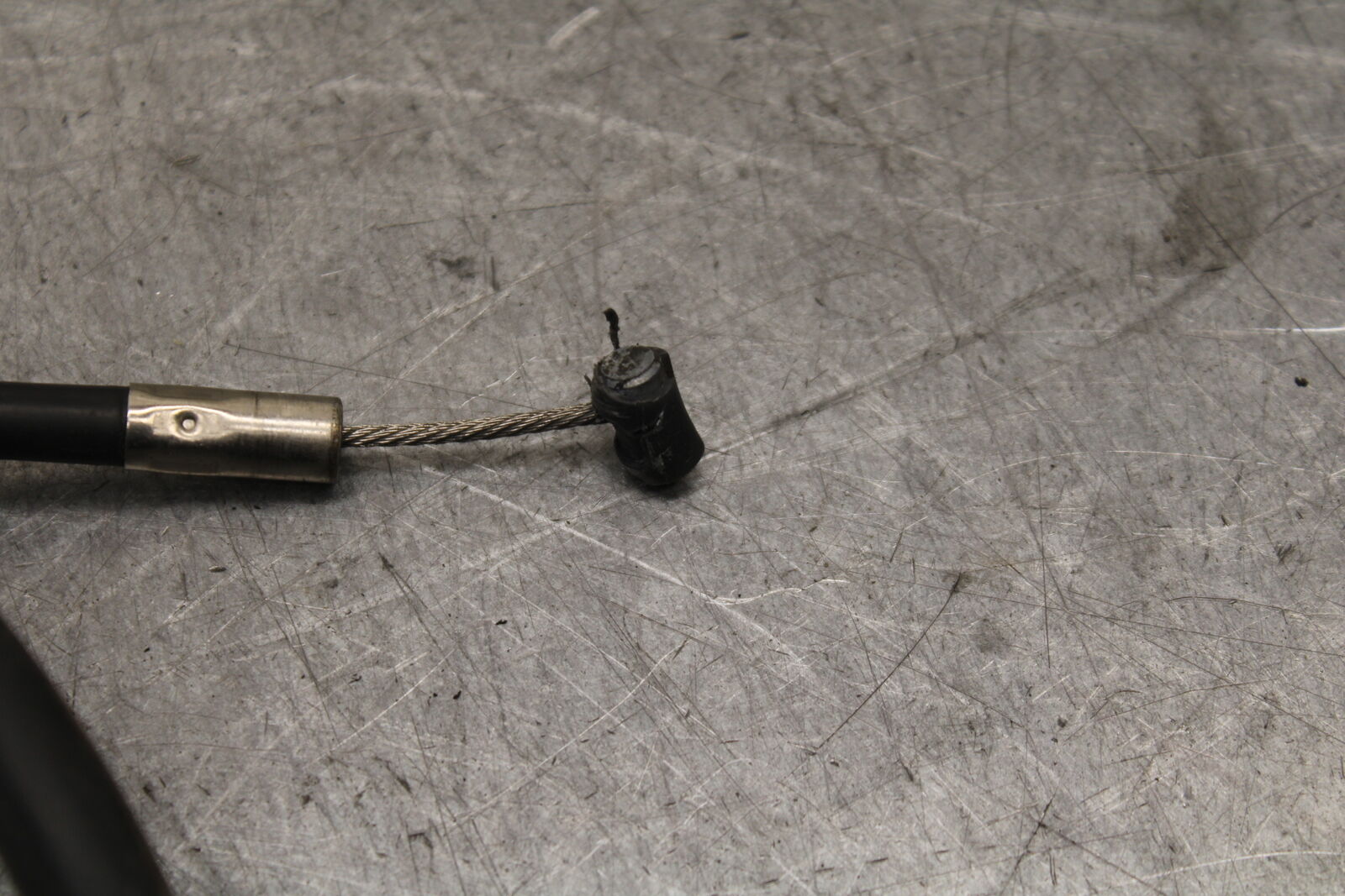 04-06 YAMAHA YZF R1 CLUTCH CABLE LINE 5VY-26335-01-00 BB659