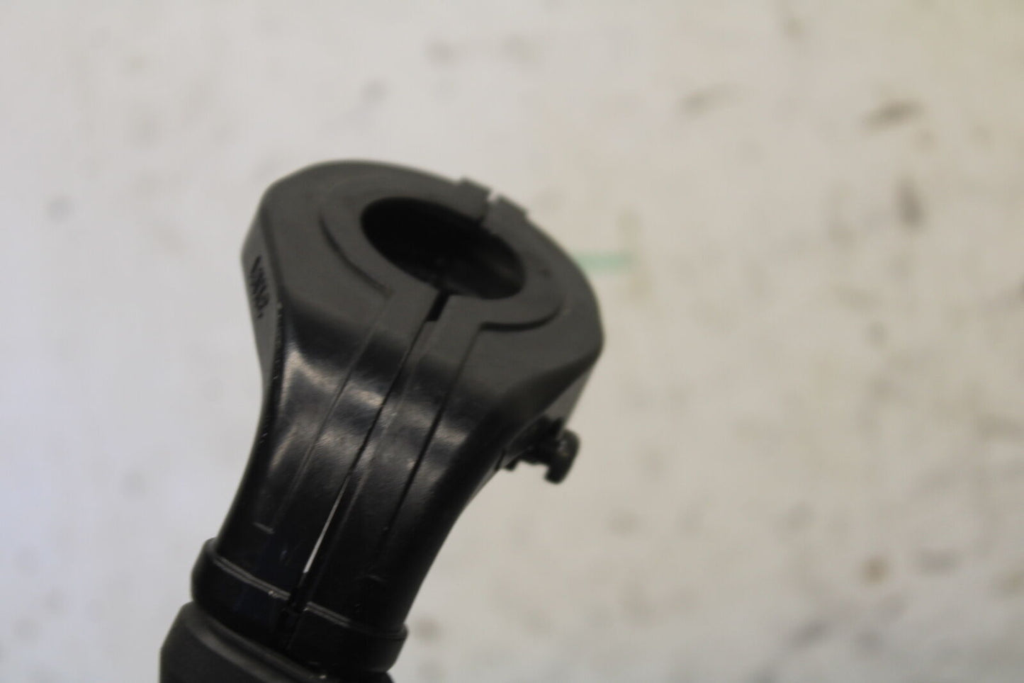 09-12 KAWASAKI NINJA ZX6R THROTTLE CABLE LINE HOUSING GUIDE BB698