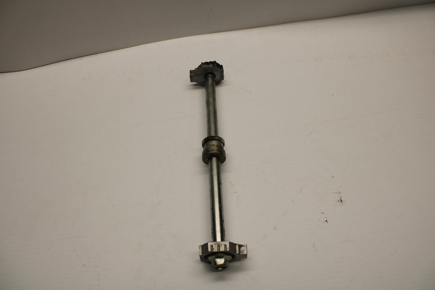 18-20 HUSQVARNA VITPILEN 401 REAR AXLE BACK WHEEL RIM PIVOT BOLT AXEL BB248